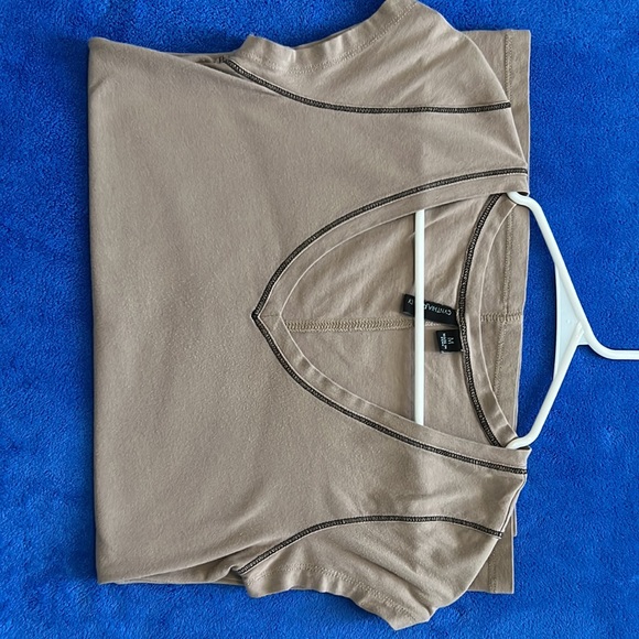 brown v-neck shirt - Picture 2 of 4